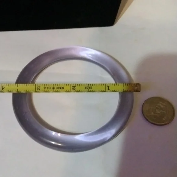 Vintage purple lucite bangle bracelet (sku 7030) - Picture 5 of 5